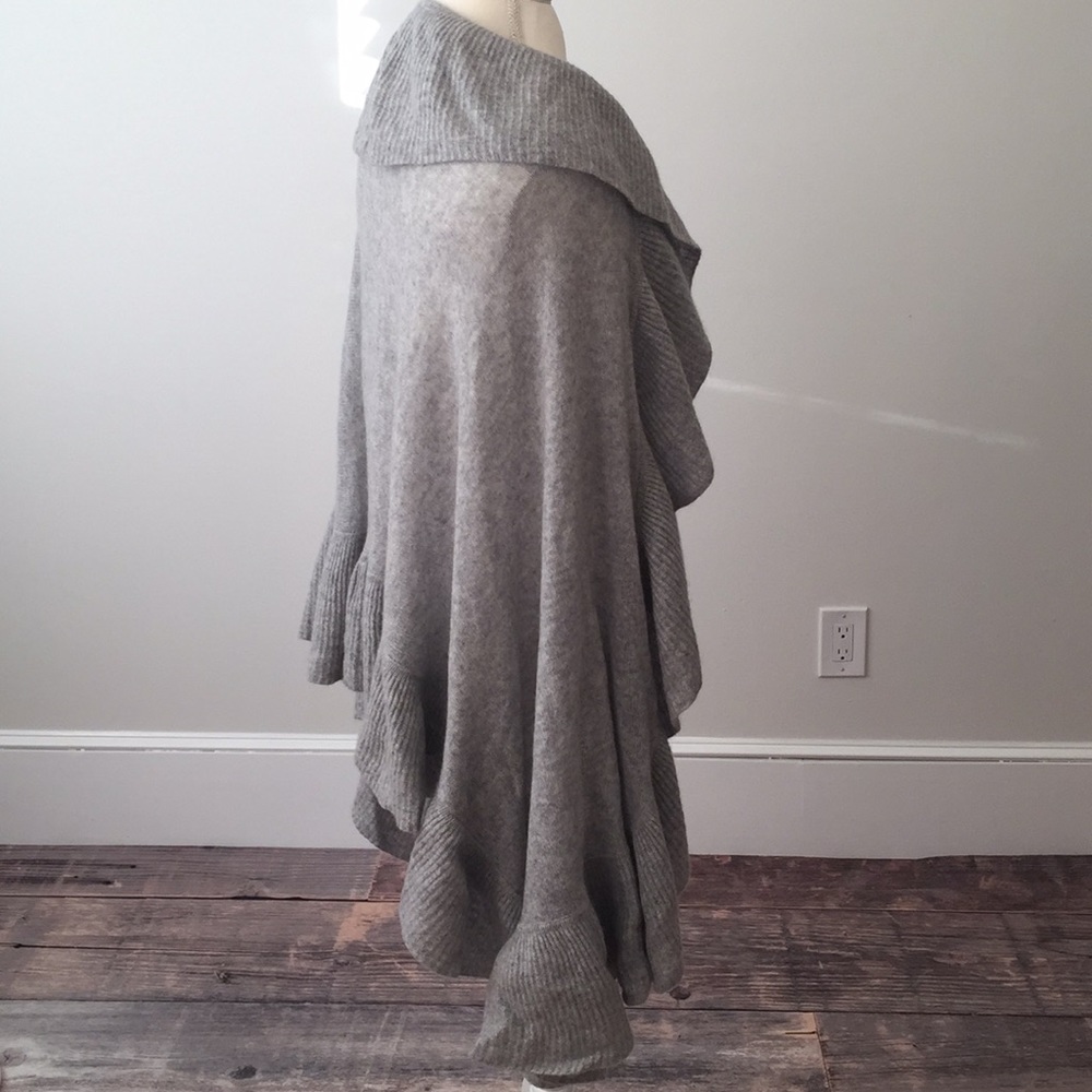 New Grey Cashmere Ruana - Picture 3 of 4